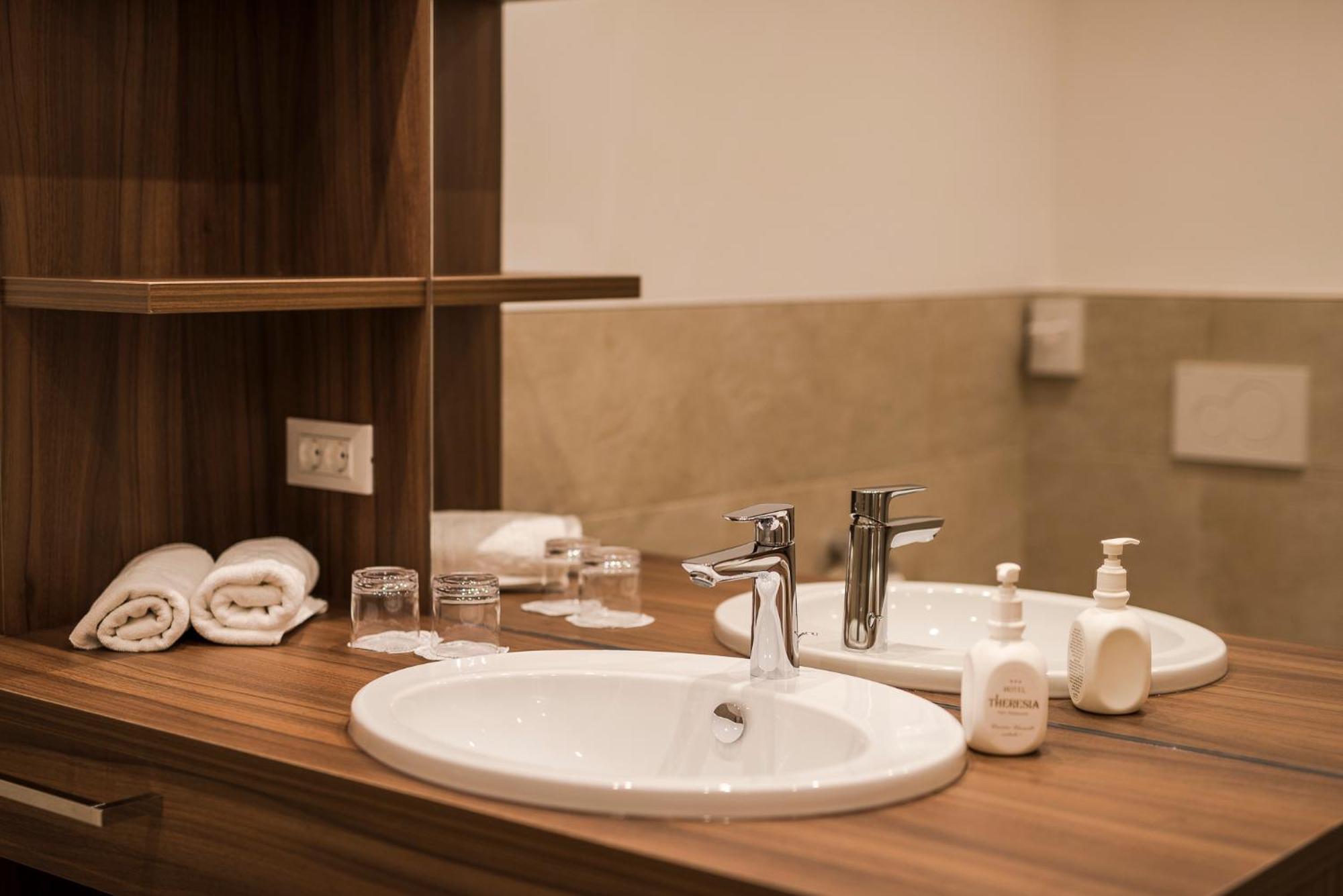 Hotel Theresia سان ليوناردو إن باسيريا المظهر الخارجي الصورة
